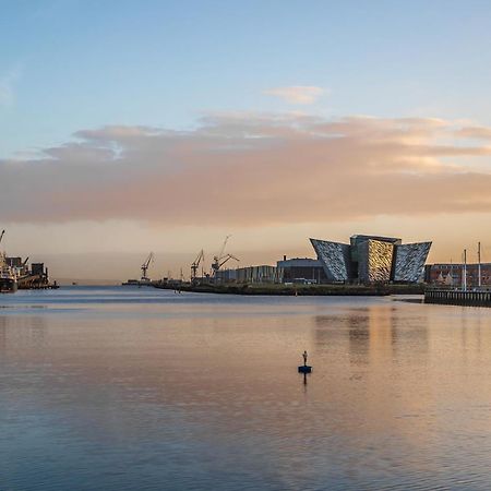 Stylish City Centre 2 Bedroom Apartment With Belfast Cityscape View Экстерьер фото