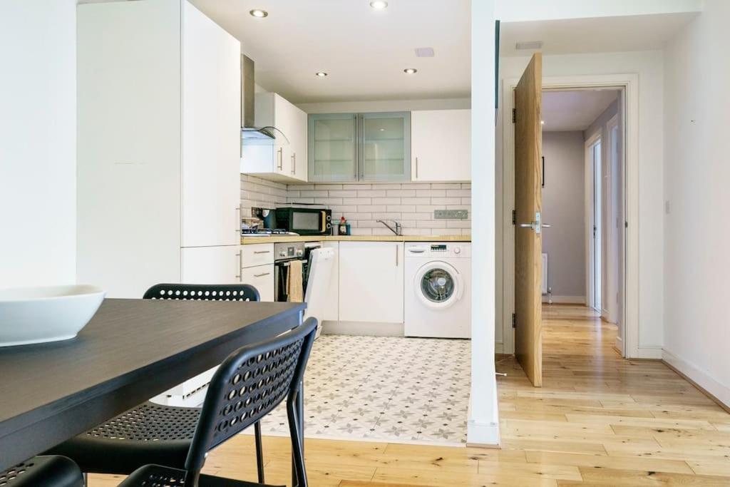 Stylish City Centre 2 Bedroom Apartment With Belfast Cityscape View Экстерьер фото