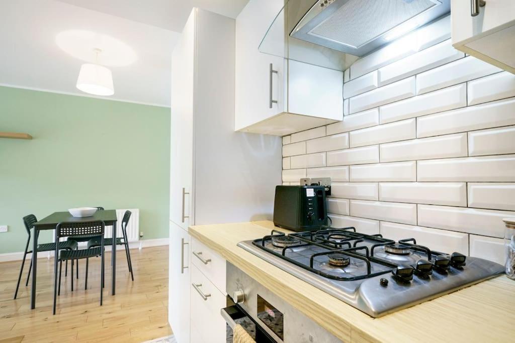 Stylish City Centre 2 Bedroom Apartment With Belfast Cityscape View Экстерьер фото