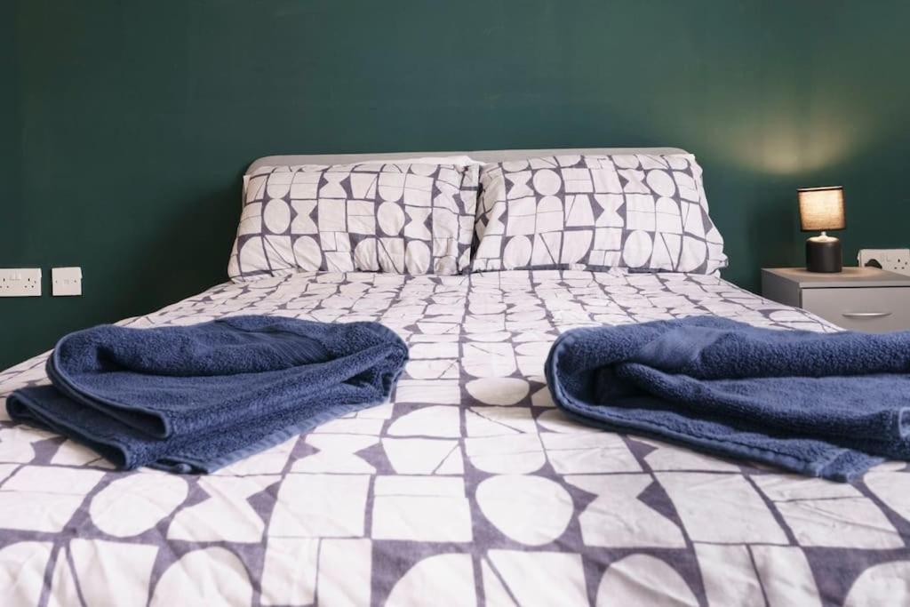 Stylish City Centre 2 Bedroom Apartment With Belfast Cityscape View Экстерьер фото
